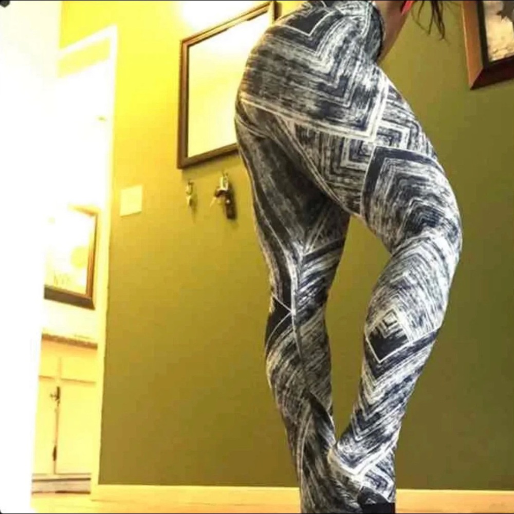 Lululemon bamboo leaf legging